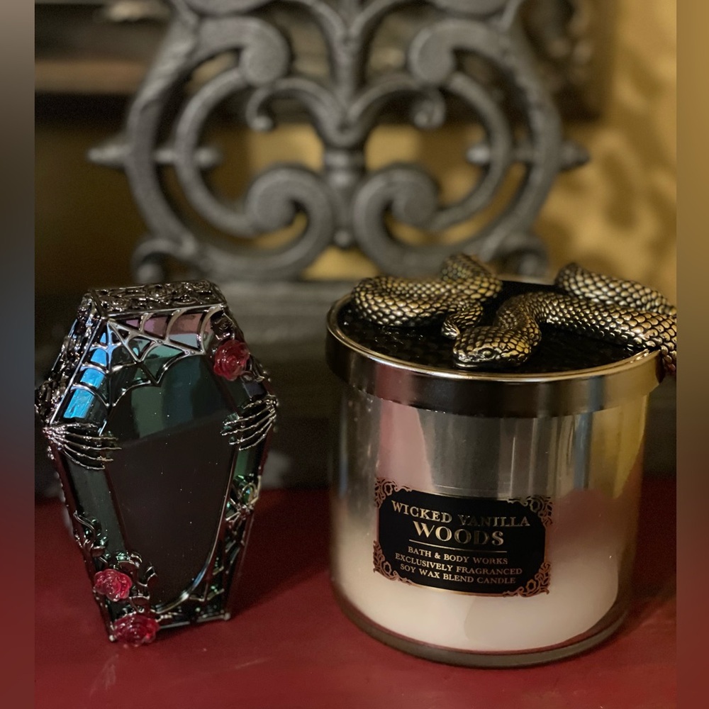 BATH & BODY WORKS NWT Wicked Vanilla Woods Candle & Coffin Wallflowers Plug-In - Picture 3 of 16